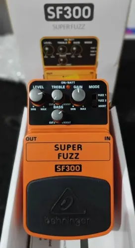 Pedal Fuzz sf300 Behringer