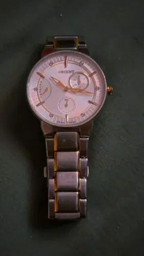 Relógio orient , feminino. Arranhões imperceptíveis na pulseira 