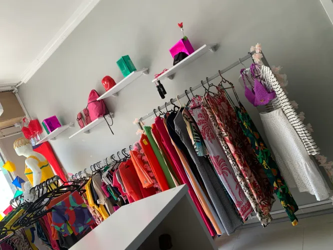 Passo loja de roupas femininas