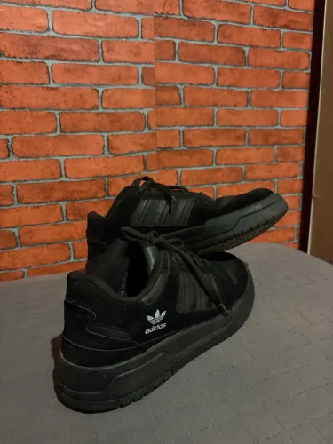 Tênis Adidas