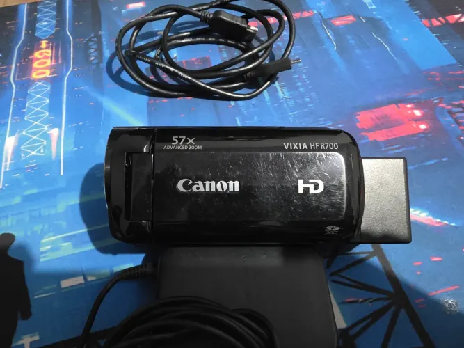 Câmera Canon HF R700 