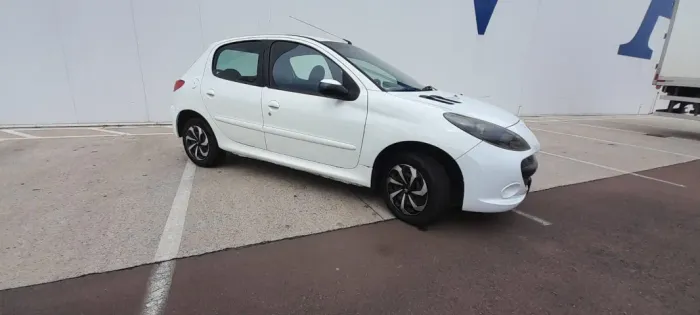 Peugeot 207 Active 1.4 Flex 8V 5P 2015