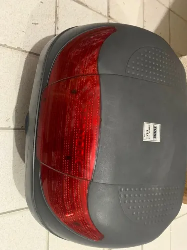Baú pra moto já com suporte