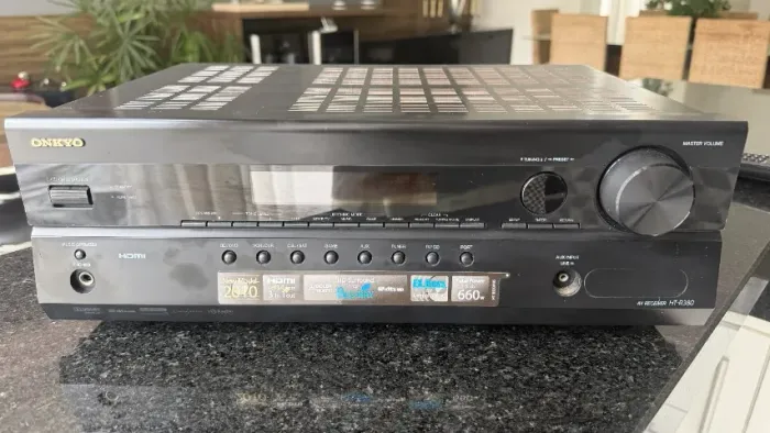 Receiver Onkyo HT-R380 com controle remoto