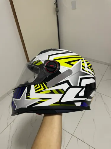Vende-se capacete Ls2 Estrelar