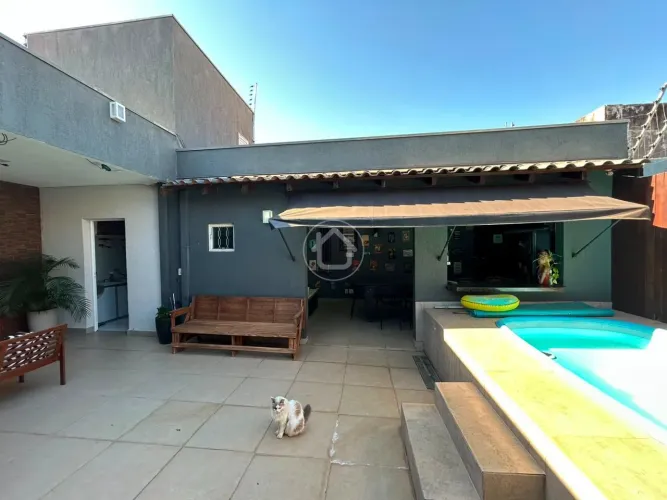 CASA 3 QUARTOS SENDO 1 SUITE COM ENERGIA SOLAR