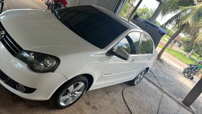 Volkswagen Polo Sed. Comfort. 1.6 MI Tot. Flex 8V 2014