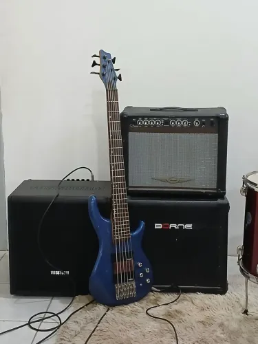 Baixo condor 6 cordas Ativo/passivo.