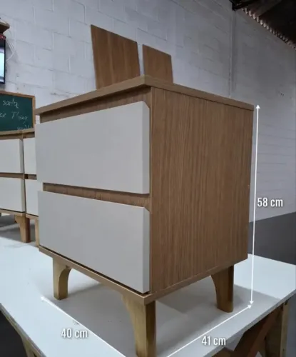 Mesa de cabeceira com gavetas - ÚLTIMAS PEÇAS NOVAS