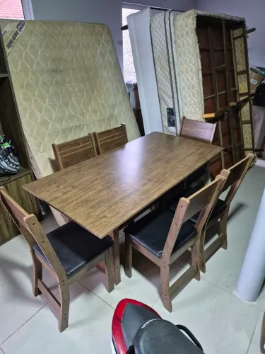 Mesa 6 cadeiras estofadas, entrego ler anúncio