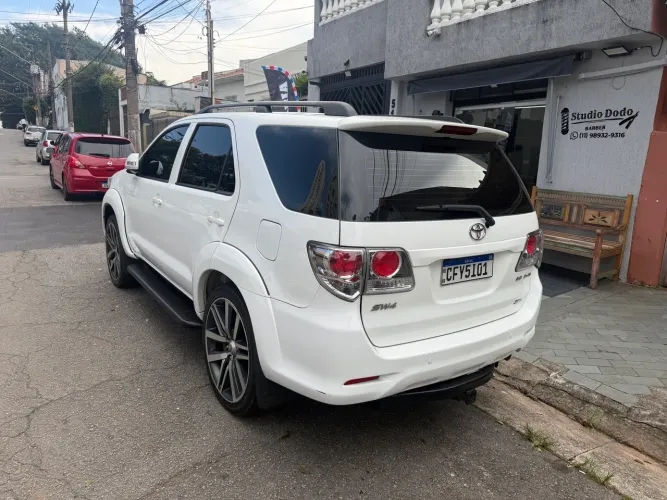 Toyota Hilux SW4 SR 4X2 2.7/2.7 Flex 16V Mec. 2013