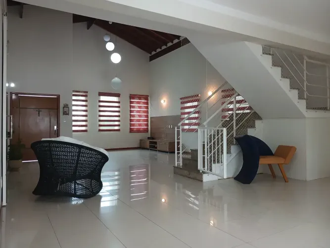 Sobrado para aluguel com 320 metros quadrados com 4 quartos no condomínio Taubaté Village