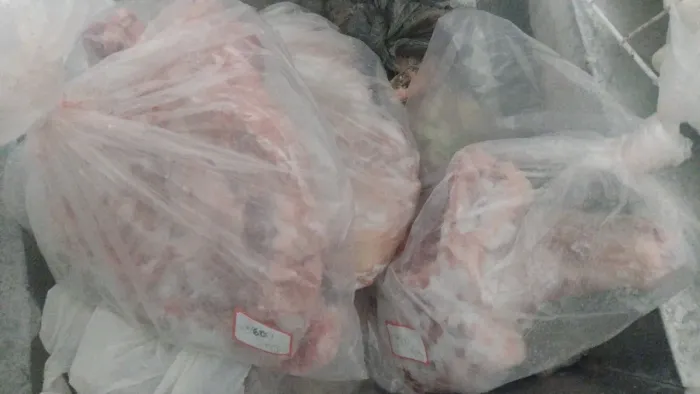 Carne de porco caipira,e galinha gorda 