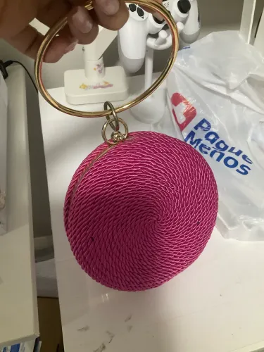Bolsa de mão e com alça de ombro e mão rosa e dourado
