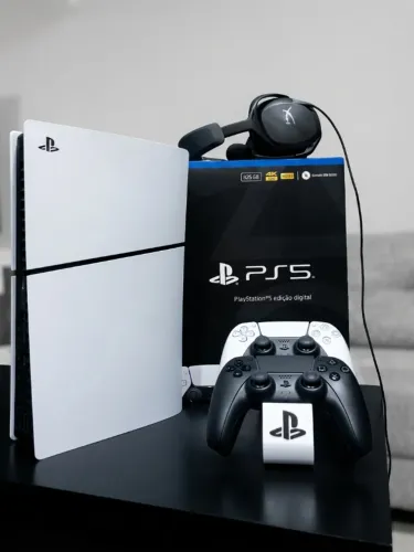Playstation 5 Digital Edition com 2 Controles + suporte + Headset Hyperx