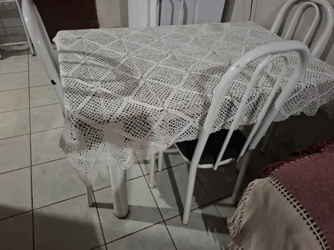 Toalha de Mesa de Crochê Grossa, Feita à Mão - Mesa de 4 Cadeiras