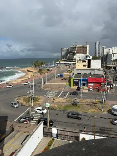 Flat 1 Quarto ÚLTIMO ANDAR com Camareira e Vista Mar em Ondina