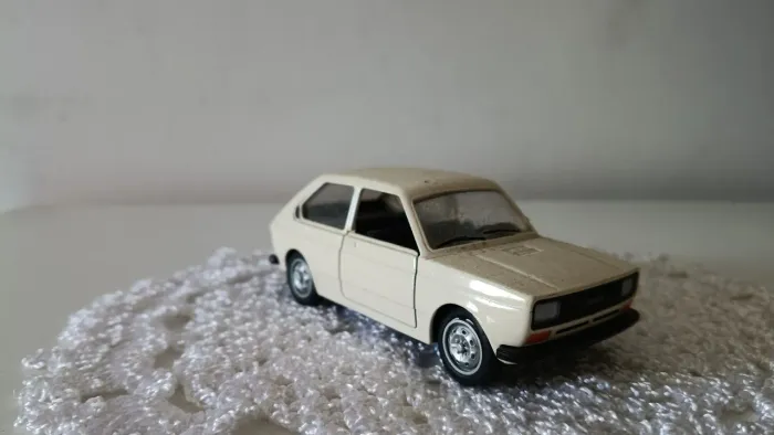 Miniatura do Fiat 147 em excelente estado de conservação