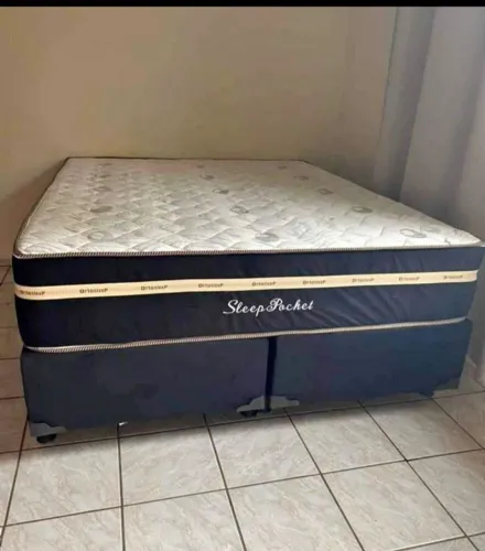Cama Queen box e colchão