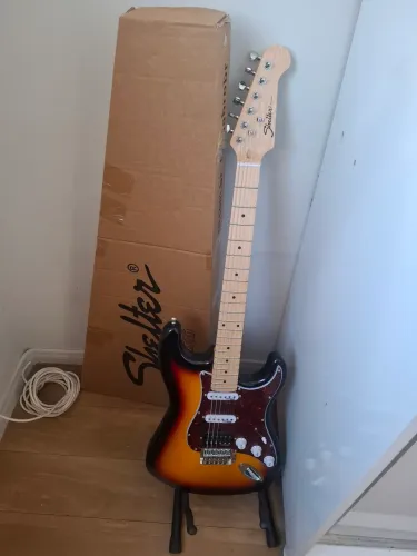 Guitarra Shelter HSS Wilkinson + Acessórios