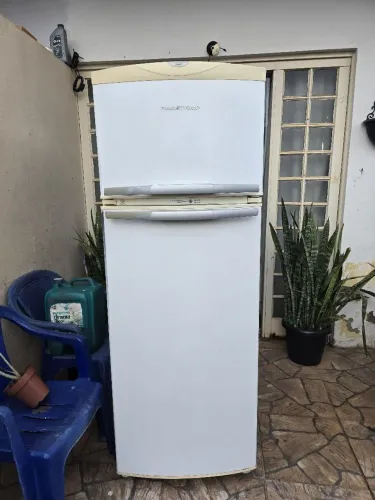Vende-se geladeira brastemp