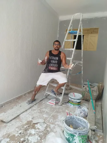 Gesseiro e pintor profissional Alex 