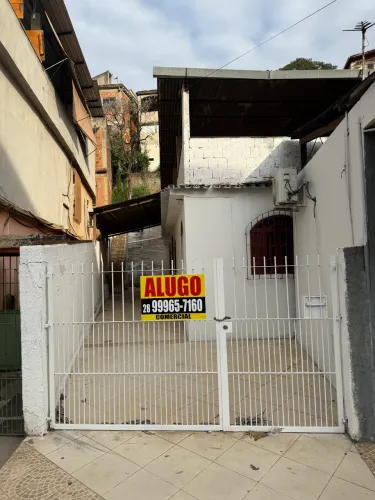 Casa comercial na Avenida principal do Vila Rica