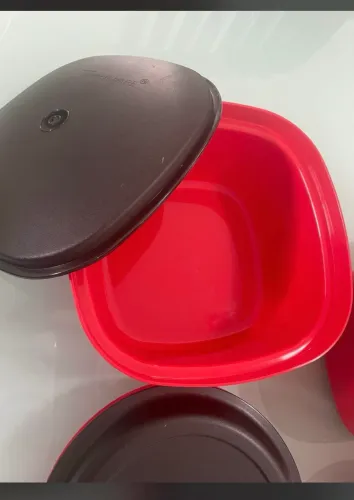4 peças da tupperware com tampa 