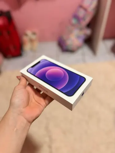 iPhone 12 normal lilás
