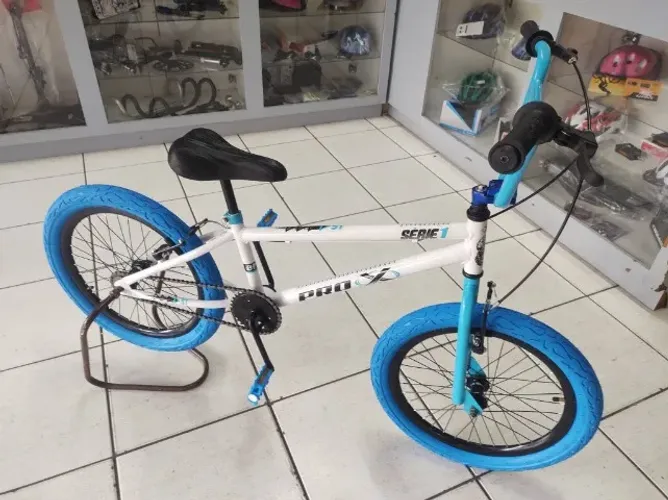 Bicicleta infanto juvenil aro 20" BMX Pro X nova totalmente personalizada faixa 6/12 anos.
