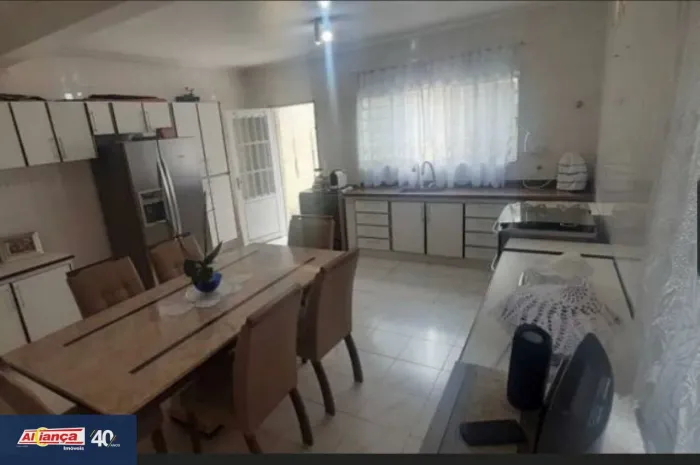 SOBRADO COM 3 QUARTOS, SENDO 3 SUÍTES A VENDA, 250m² VILA FLÓRIDA - GUARULHOS/SP