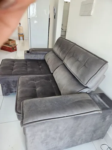 Sofá reclinável e retrátil