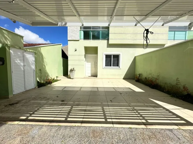 Casa de Condomínio ao lado do Shopping Granja Viana 185 metros 3 Quartos FL34