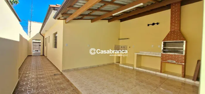 Casa com 01 quarto para alugar na Vila Haro em Sorocaba/SP.