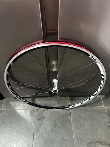 Roda dianteira Roval