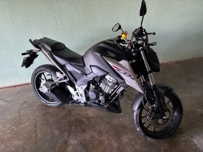 Honda CB300f 2025