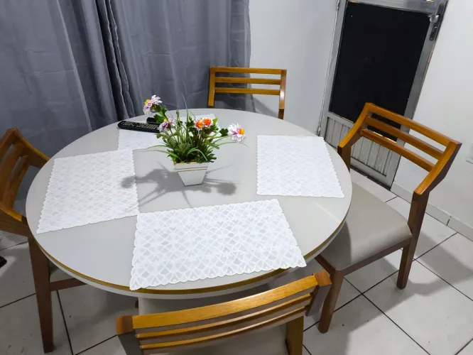 Vendo mesa de jantar 