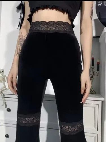 Calça Flare de Veludo Gótica preta com renda