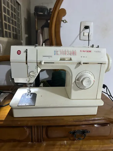 Máquina de costura singer