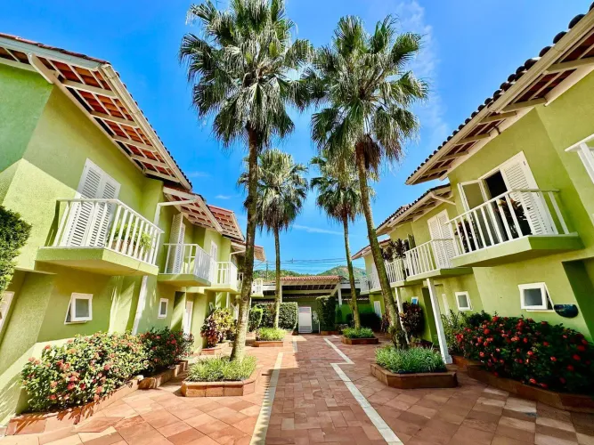 Casa dentro de condomínio fechado no coração de Barra do Sahy.