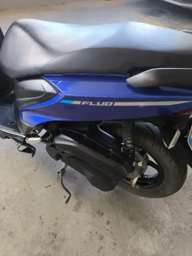 Moto Yamaha Fluo 2025