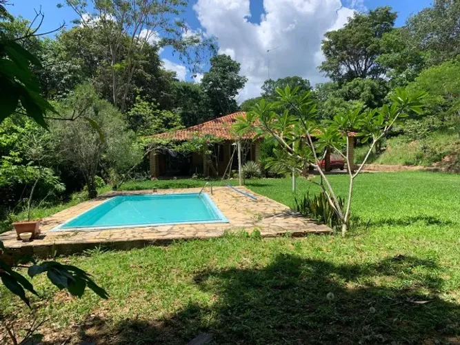 Sito 25.000m² casa sede/caseiro, piscina, área externa, mata nativa, Serra do Cipó.