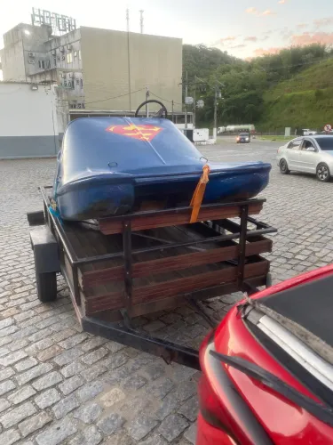 Pedalinho aquatico do SuperMan