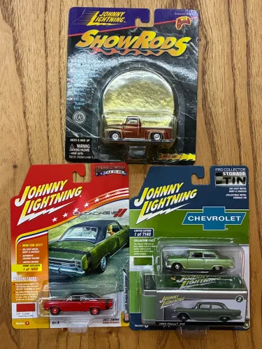 Lote de Miniaturas Johnny Lightning 1/64