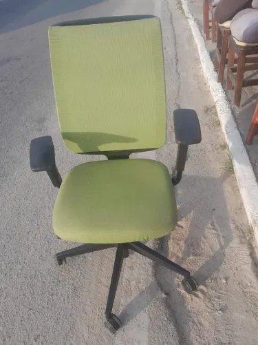 CADEIRAS RODIZIO E GIRATÓRIAS. TIPO DIRETORIA 