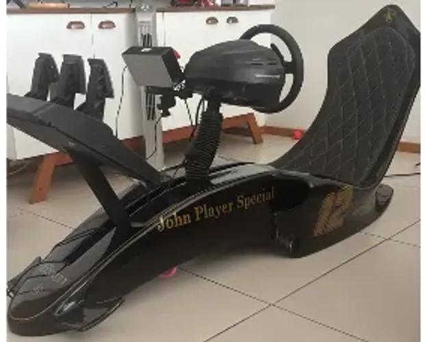 Cockpit Adhemar Cabral lótus JPS Senna 12