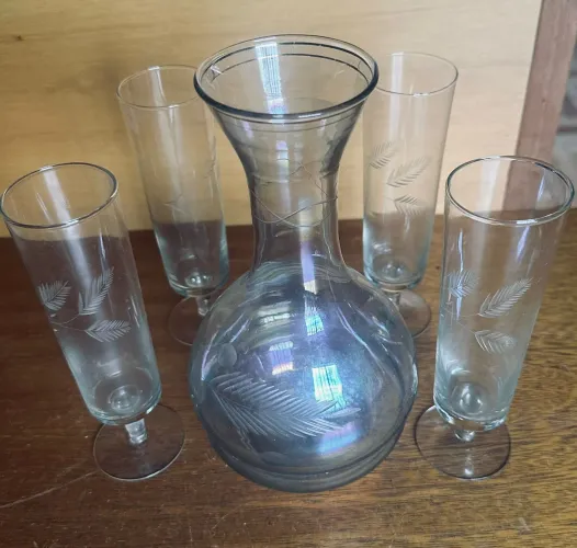 Jarra e 4 taças  em cristal lapidado