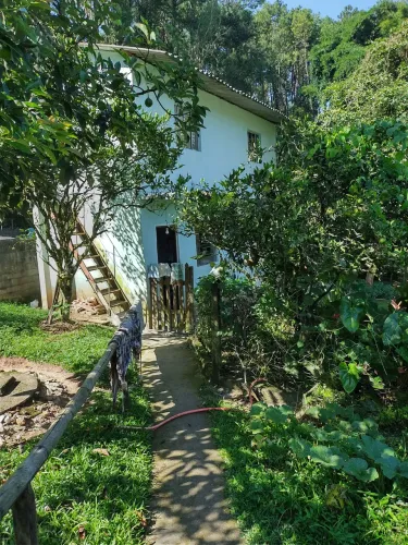 TROCA OU VENDA: Casa e sobrado/sítio em terreno de 530m para renda ou moradia.