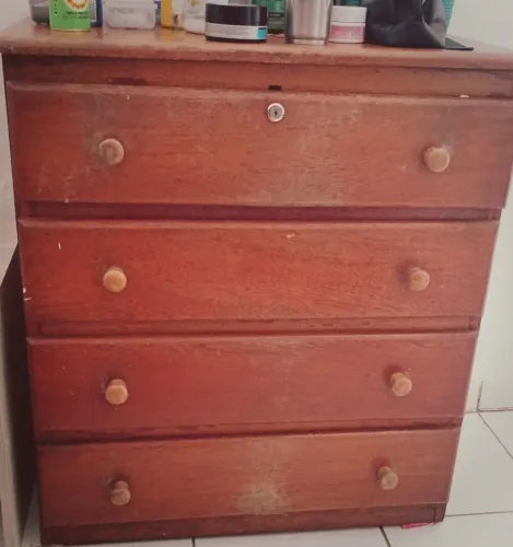 Comoda de madeira