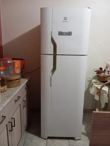 Geladeira duas portas Electrolux Frost Free 371 litros